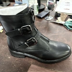 Boutique which sells mostly footwear .